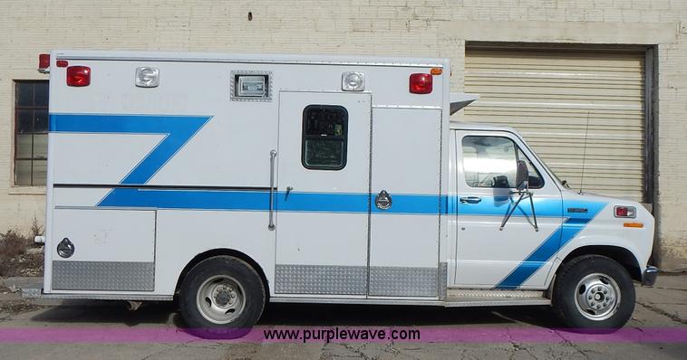 image for item L3630 1991 Ford Econoline E350 ambulance