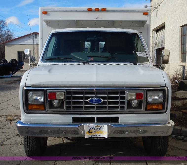 image for item L3630 1991 Ford Econoline E350 ambulance