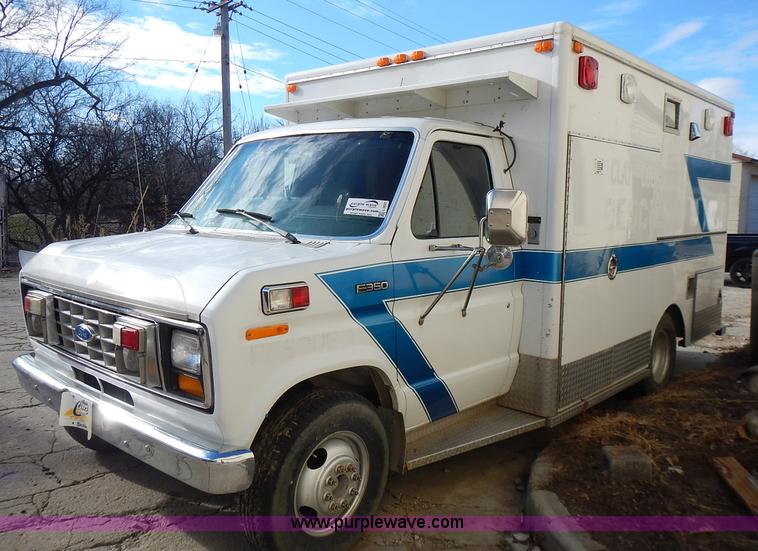image for item L3630 1991 Ford Econoline E350 ambulance