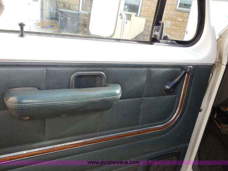 image for item L3630 1991 Ford Econoline E350 ambulance