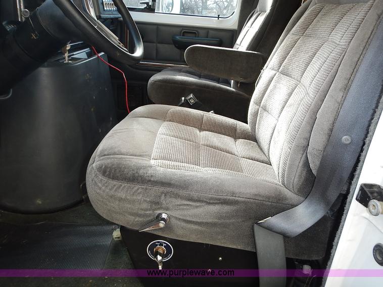 image for item L3630 1991 Ford Econoline E350 ambulance