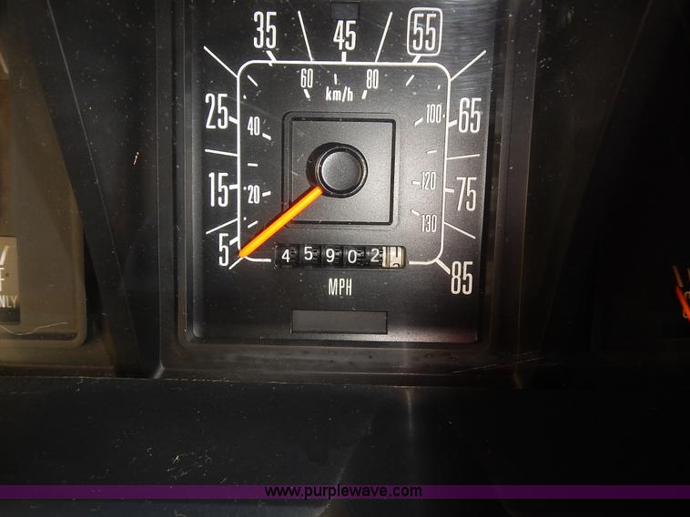 image for item L3630 1991 Ford Econoline E350 ambulance