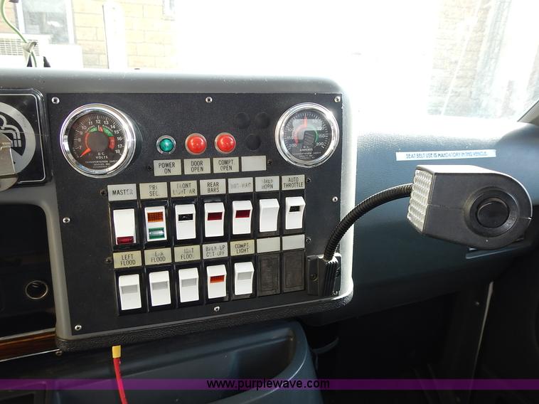 image for item L3630 1991 Ford Econoline E350 ambulance