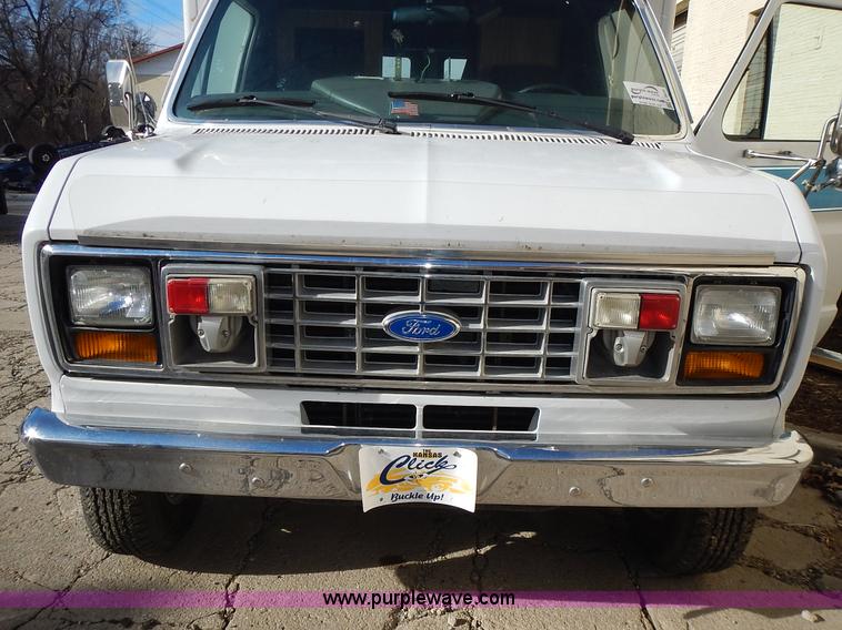 image for item L3630 1991 Ford Econoline E350 ambulance