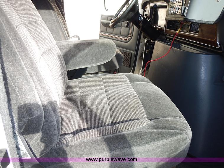 image for item L3630 1991 Ford Econoline E350 ambulance