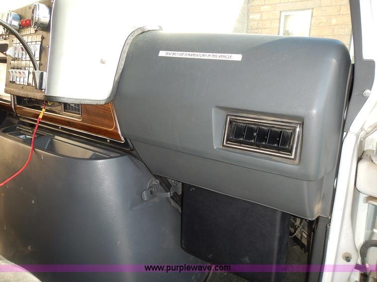 image for item L3630 1991 Ford Econoline E350 ambulance