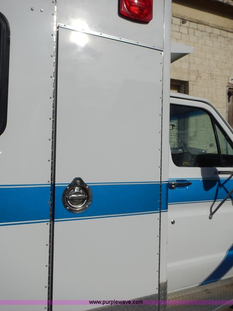 image for item L3630 1991 Ford Econoline E350 ambulance