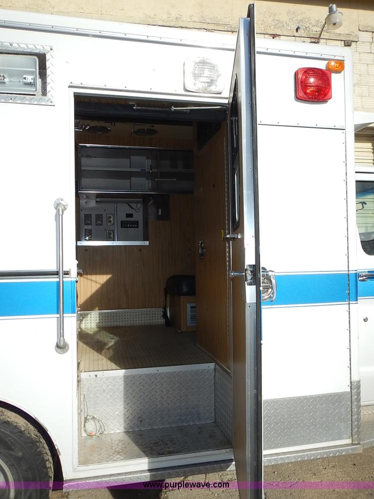 image for item L3630 1991 Ford Econoline E350 ambulance