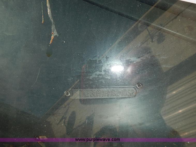 image for item L3630 1991 Ford Econoline E350 ambulance