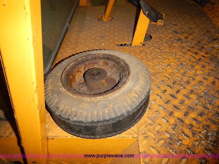 image for item L3631 MB 245 paint striper