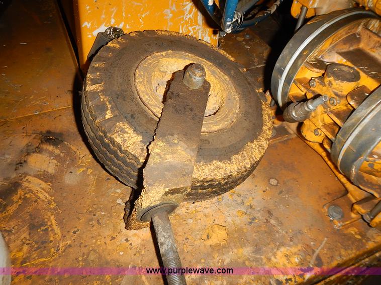 image for item L3631 MB 245 paint striper