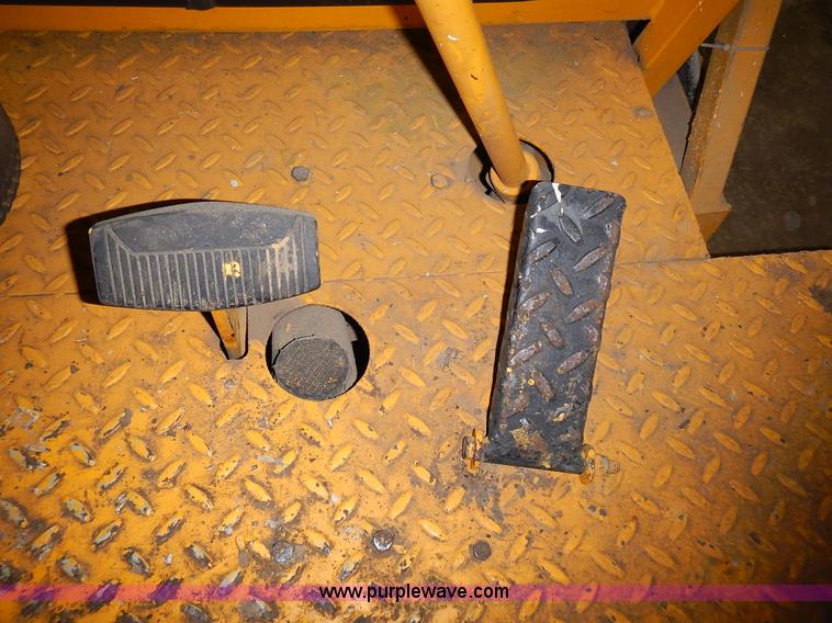 image for item L3631 MB 245 paint striper