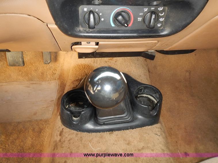 image for item L3639 1996 Ford Ranger XLT pickup truck