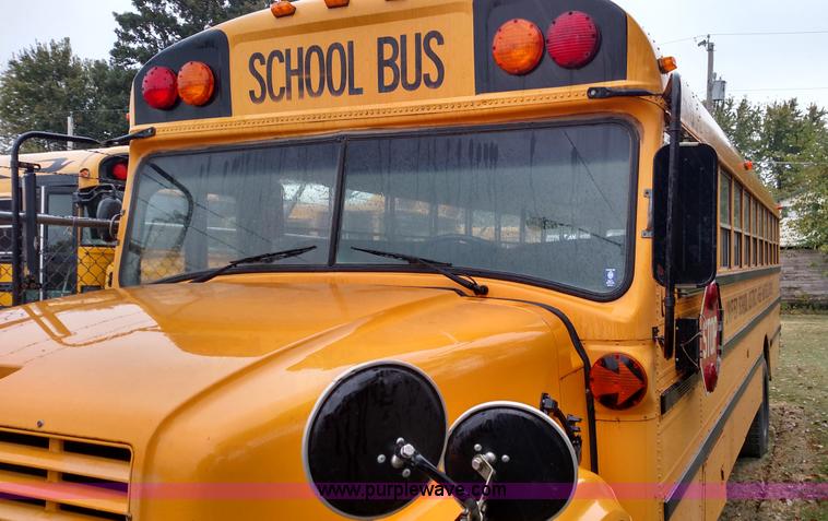image for item L6003 1992 International 3700 school bus