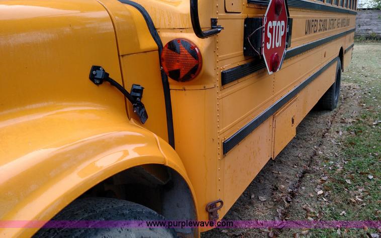 image for item L6003 1992 International 3700 school bus