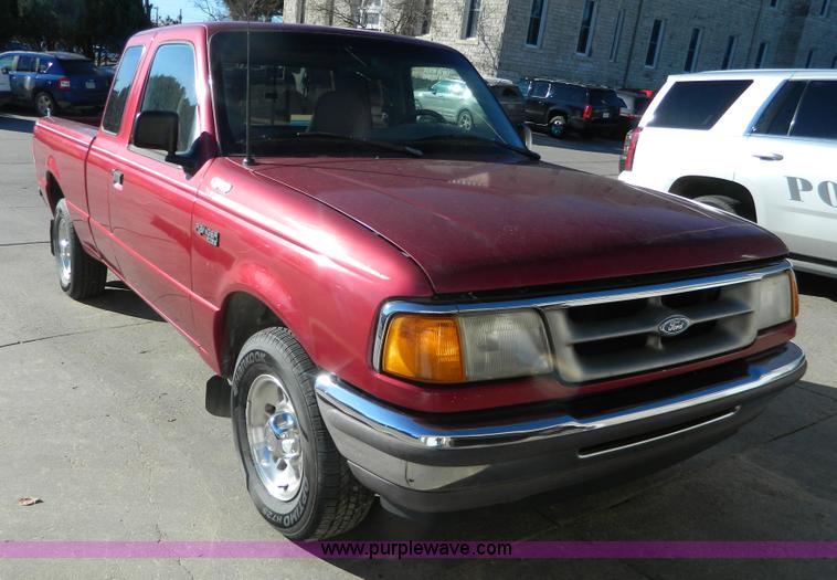 image for item L7302 1996 Ford Ranger SuperCab pickup truck