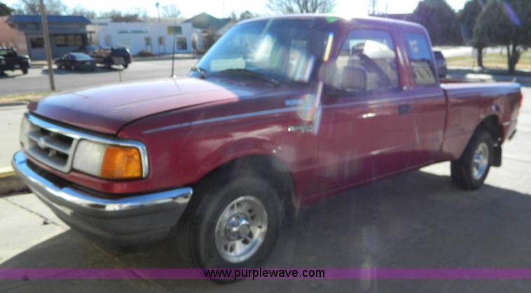 image for item L7302 1996 Ford Ranger SuperCab pickup truck