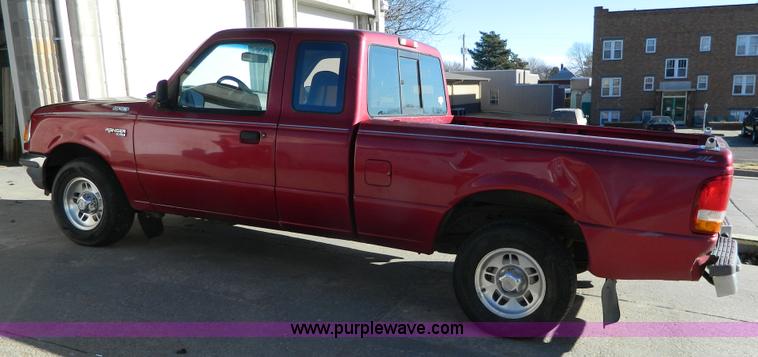image for item L7302 1996 Ford Ranger SuperCab pickup truck