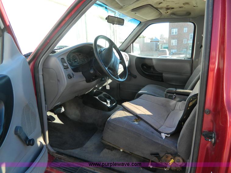 image for item L7302 1996 Ford Ranger SuperCab pickup truck