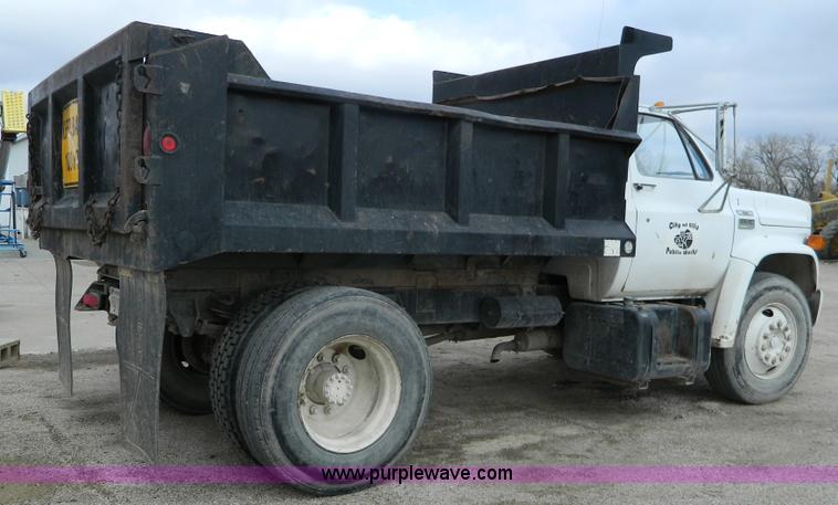 image for item L7305 1978 GMC 6500 dump truck