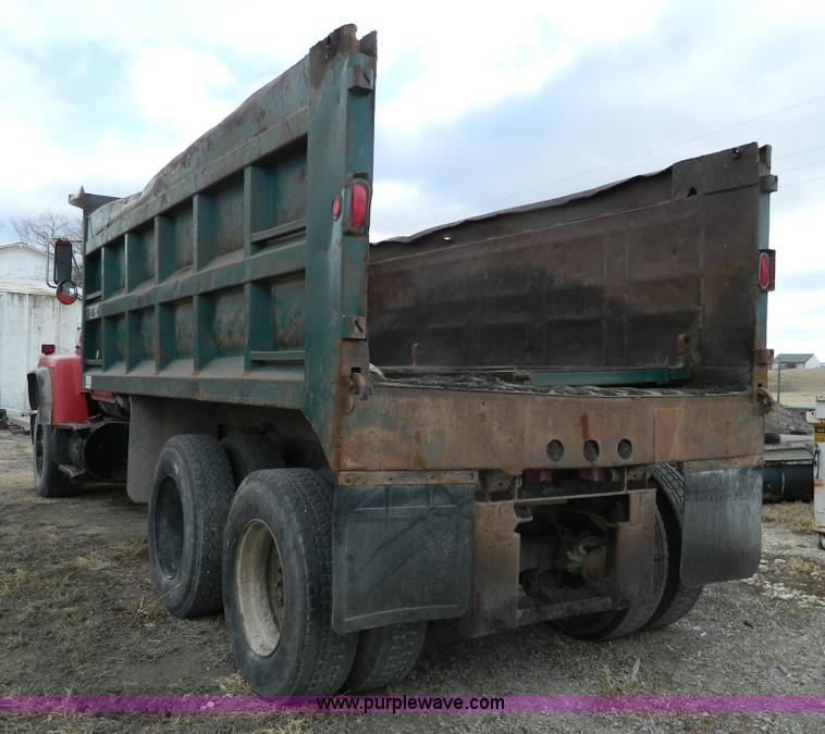 image for item L7306 1991 Ford LT8000 dump truck