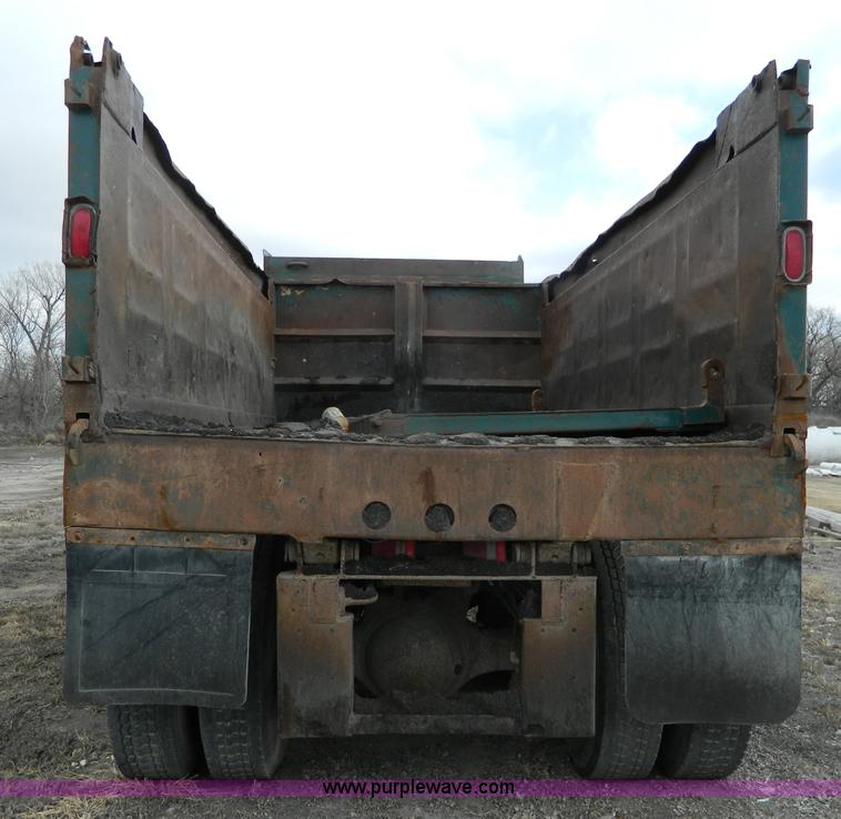 image for item L7306 1991 Ford LT8000 dump truck