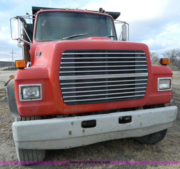image for item L7306 1991 Ford LT8000 dump truck