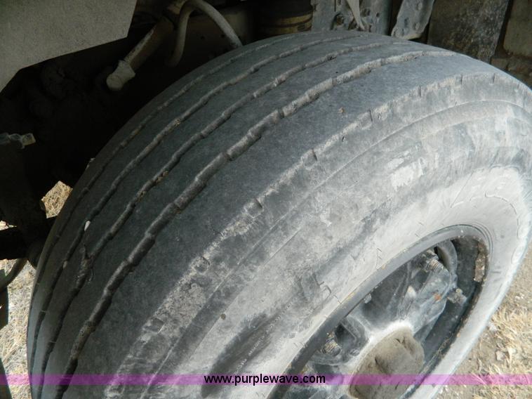 image for item L7306 1991 Ford LT8000 dump truck