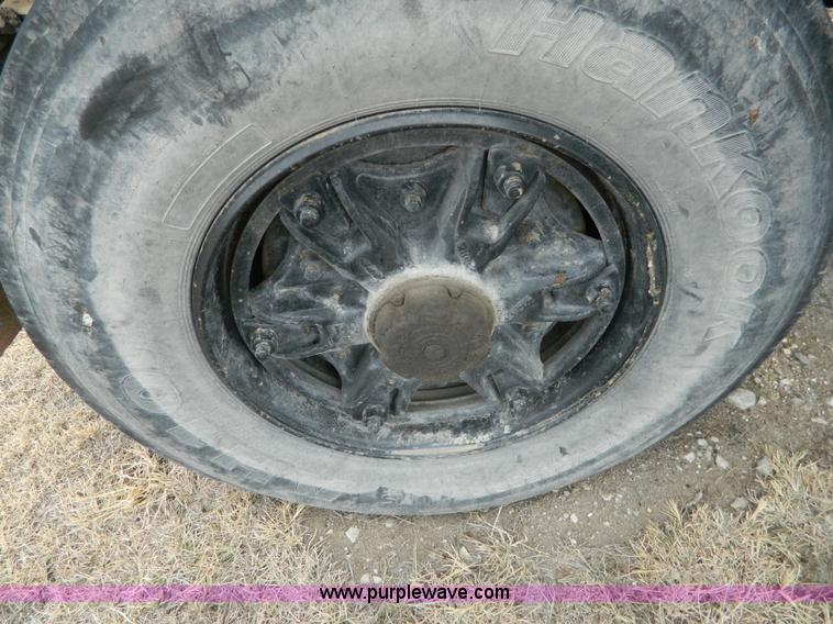 image for item L7306 1991 Ford LT8000 dump truck