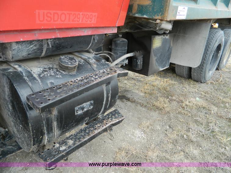 image for item L7306 1991 Ford LT8000 dump truck