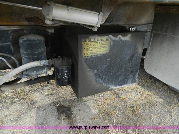 image for item L7306 1991 Ford LT8000 dump truck