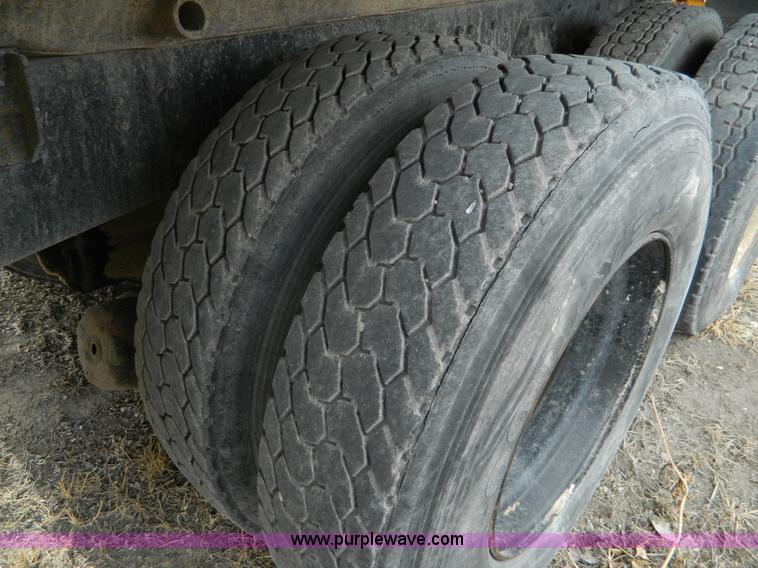 image for item L7306 1991 Ford LT8000 dump truck