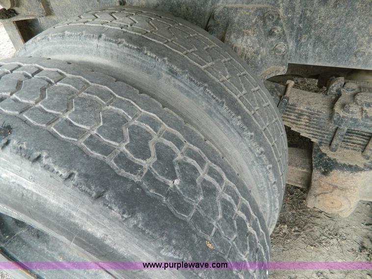 image for item L7306 1991 Ford LT8000 dump truck