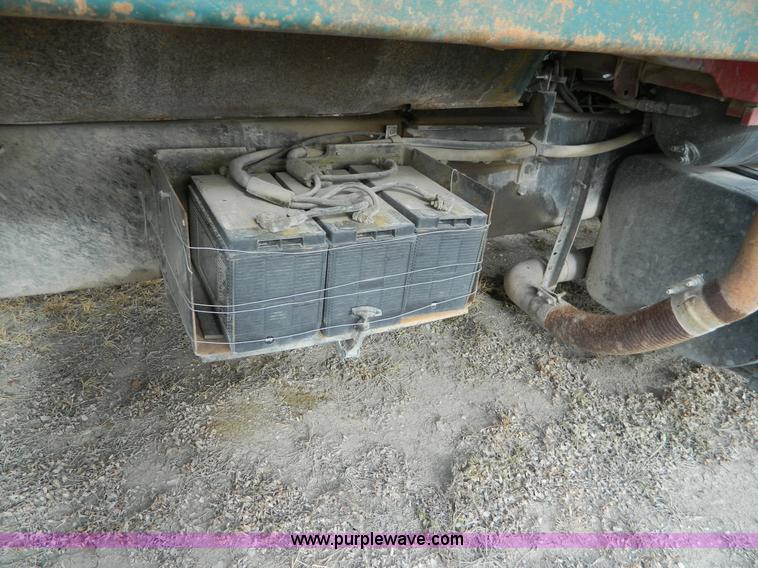 image for item L7306 1991 Ford LT8000 dump truck