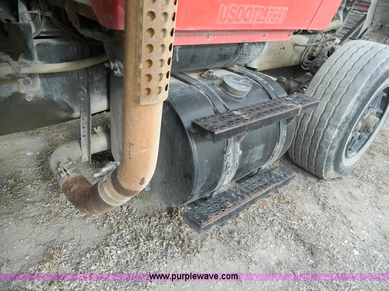 image for item L7306 1991 Ford LT8000 dump truck