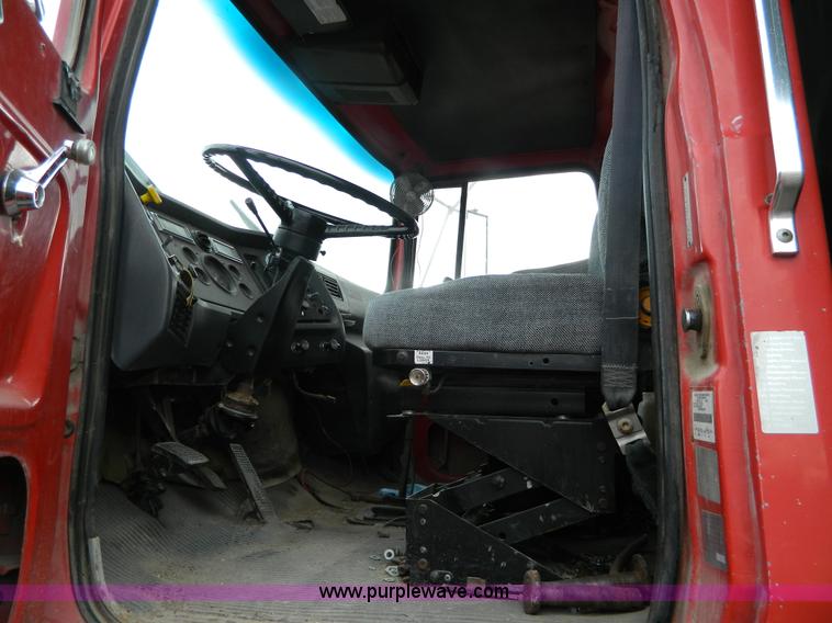 image for item L7306 1991 Ford LT8000 dump truck