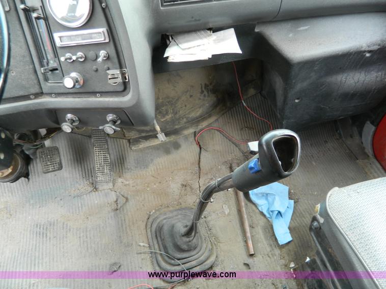 image for item L7306 1991 Ford LT8000 dump truck