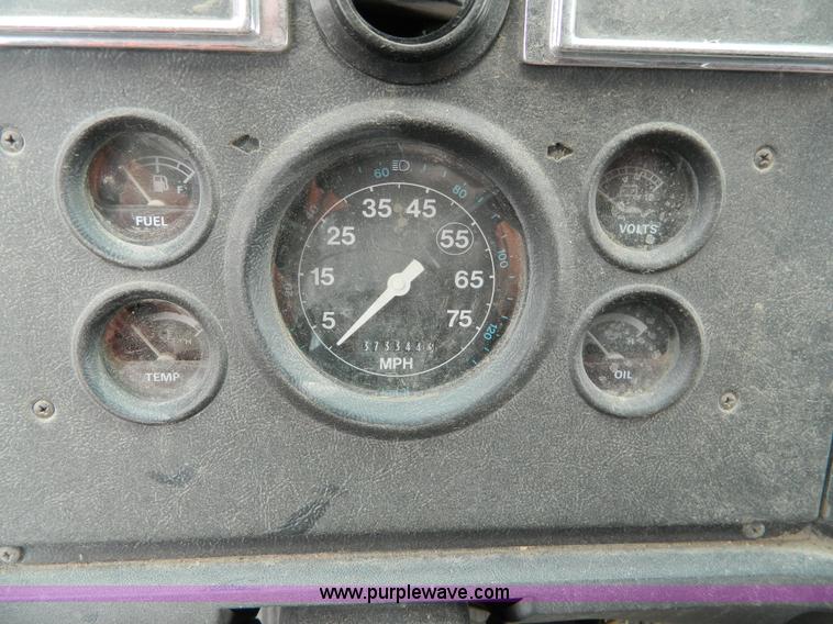 image for item L7306 1991 Ford LT8000 dump truck