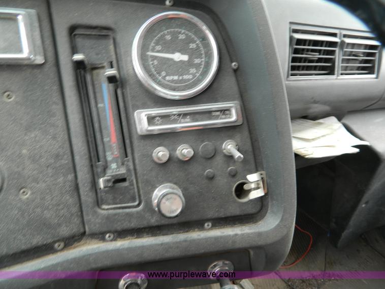 image for item L7306 1991 Ford LT8000 dump truck