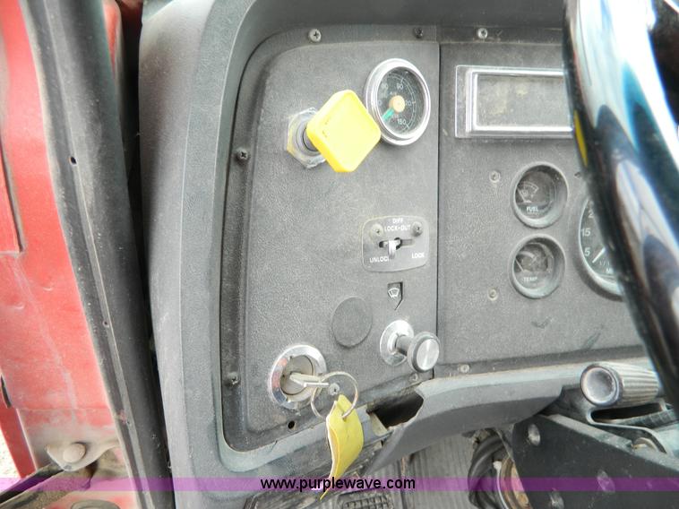 image for item L7306 1991 Ford LT8000 dump truck