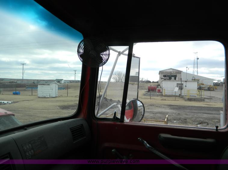 image for item L7306 1991 Ford LT8000 dump truck