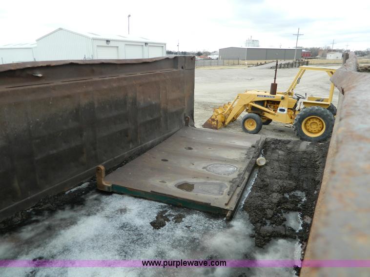 image for item L7306 1991 Ford LT8000 dump truck