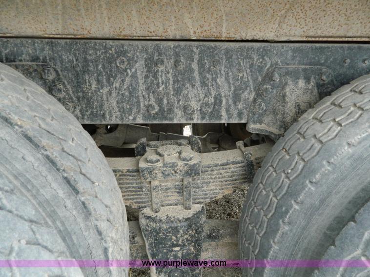 image for item L7306 1991 Ford LT8000 dump truck