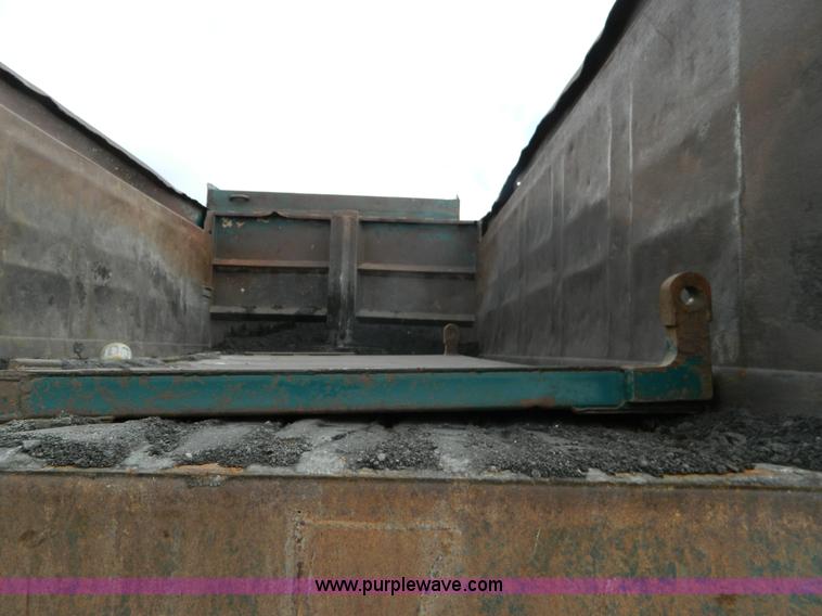 image for item L7306 1991 Ford LT8000 dump truck