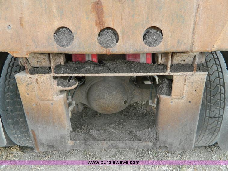 image for item L7306 1991 Ford LT8000 dump truck