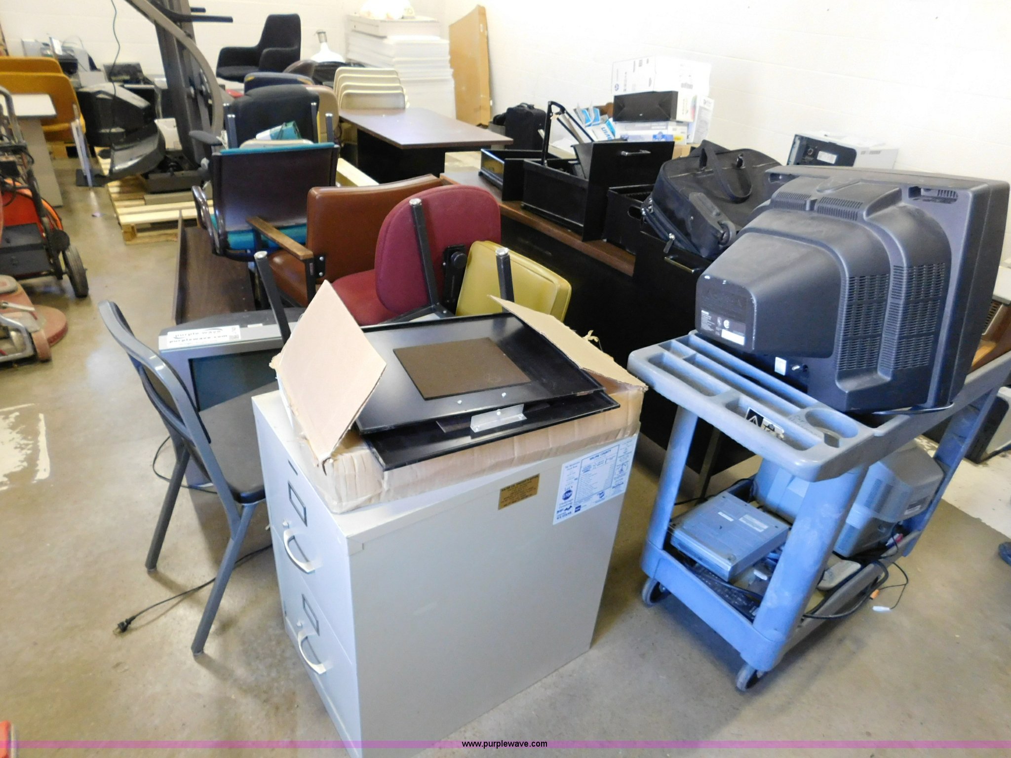 Assorted office supplies in Salina, KS Item J7431 sold Purple Wave