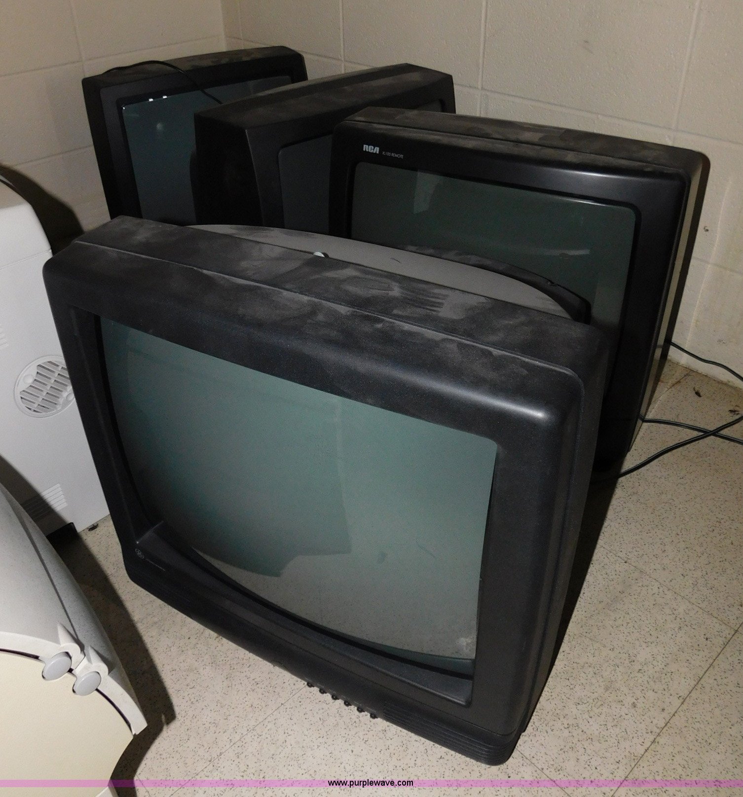 Assorted office supplies in Salina, KS Item J7444 sold Purple Wave