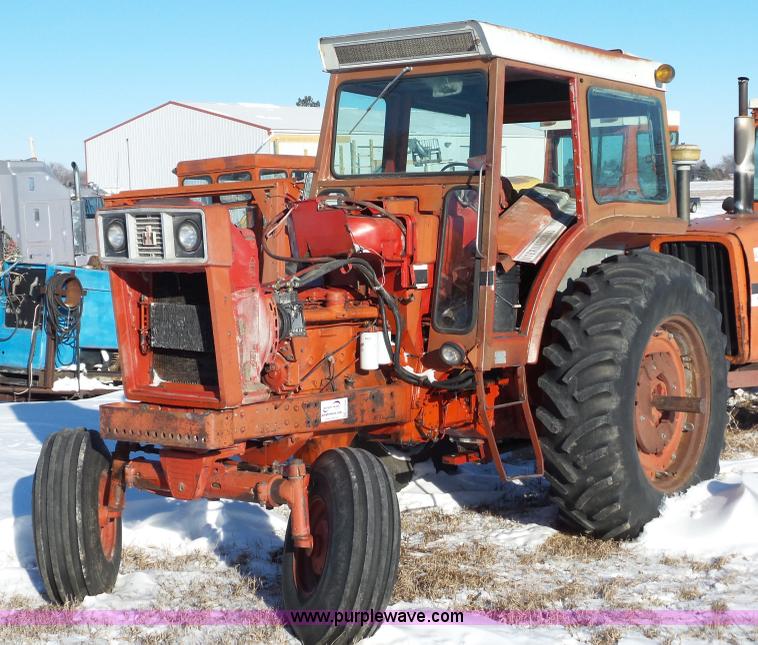 image for item G7096 1976 International 1466 tractor