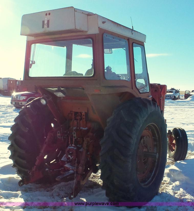 image for item G7096 1976 International 1466 tractor