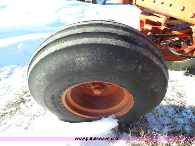 image for item G7096 1976 International 1466 tractor